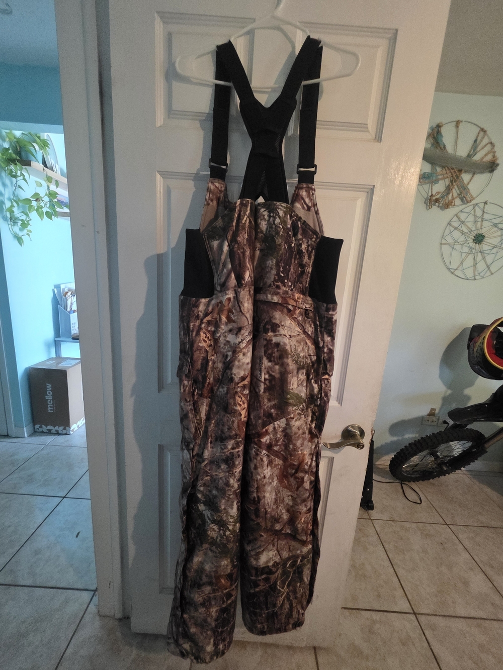 Cabela's Realtree Camo Bib Overalls with Black Suspenders - Picture 2 of 5